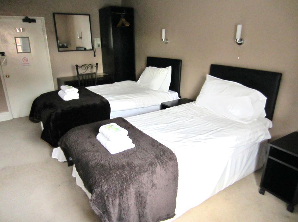 The Grail Court Hotel Burton-upon-Trent Δωμάτιο φωτογραφία